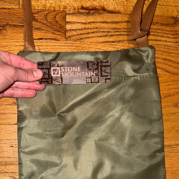 ❄️Olive Green Stone Mountain Nylon‎ Crossbody purse/tote NWT - Picture 6 of 7